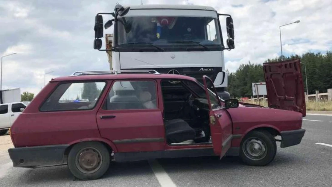 Çarptığı otomobili önüne katarak 5 metre sürükledi