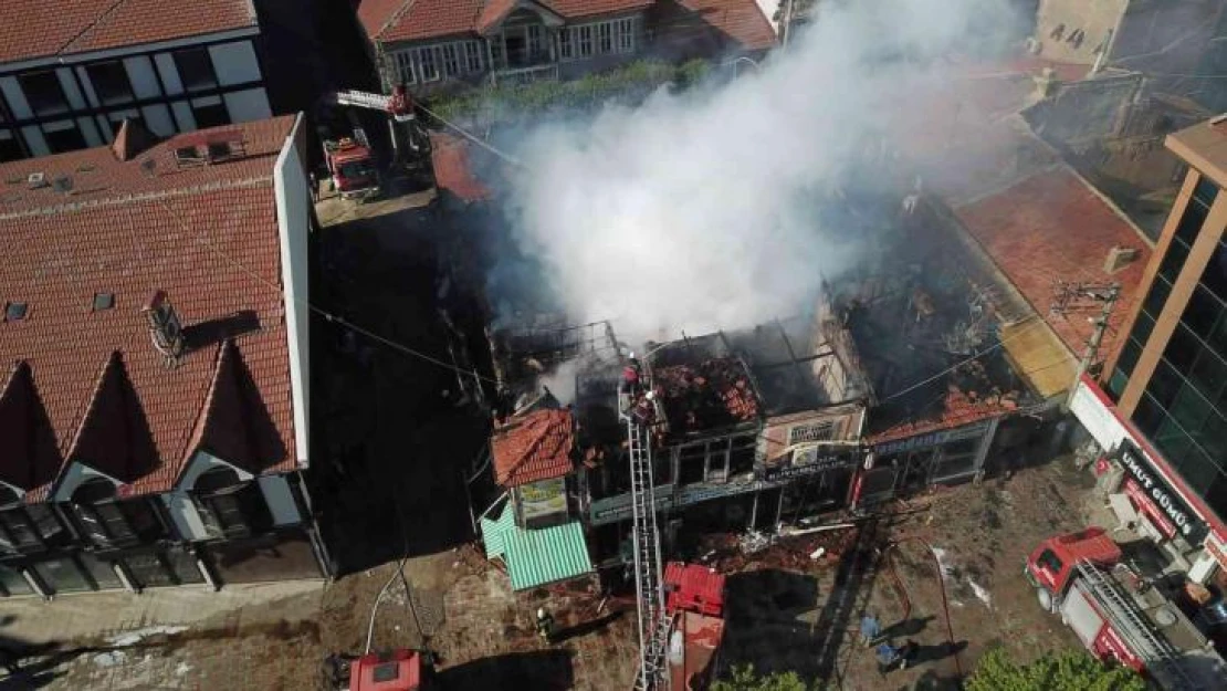 Çarşıda çıkan yangında 20 iş yeri zarar gördü