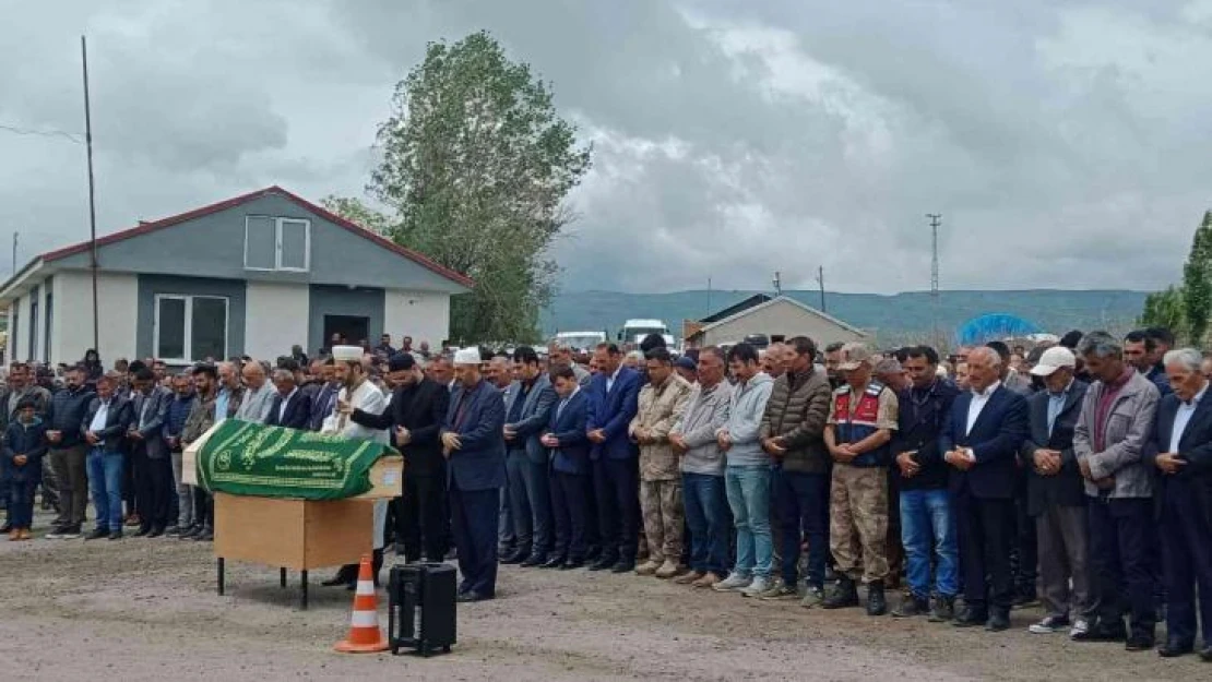 Çayır kavgasında ölen AK Partili Meclis üyesi toprağa verildi