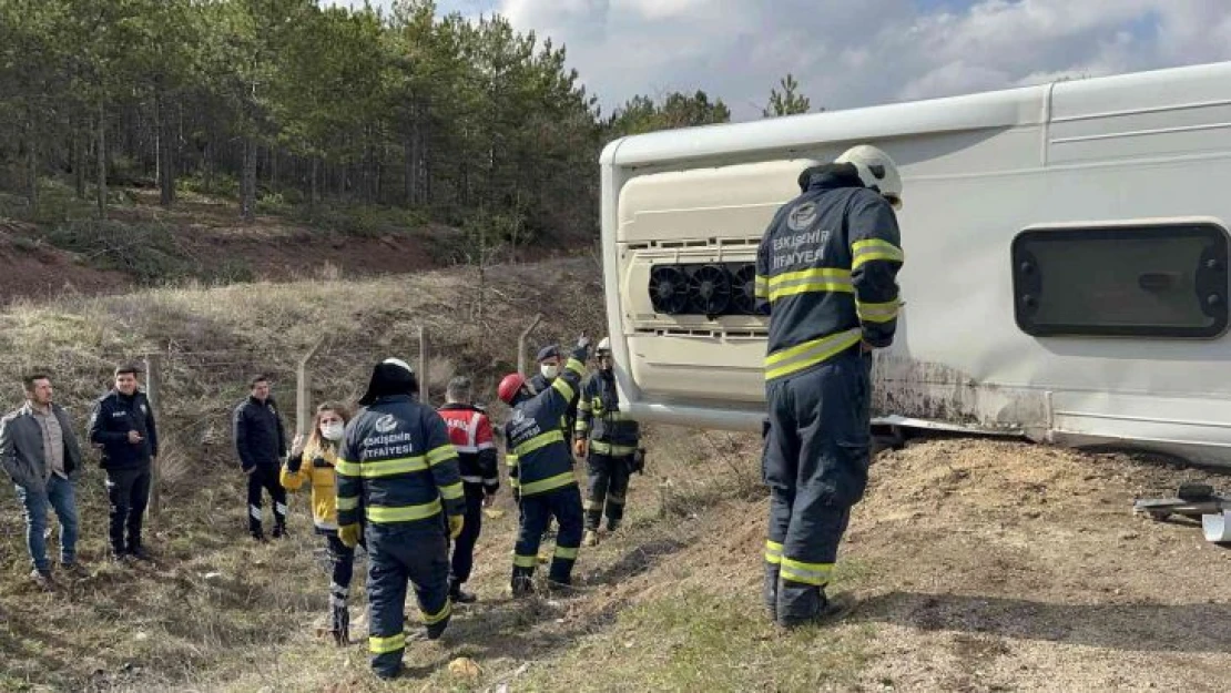 Cezaevi otobüsü devrildi, 4'ü jandarma personeli 6 kişi yaralandı