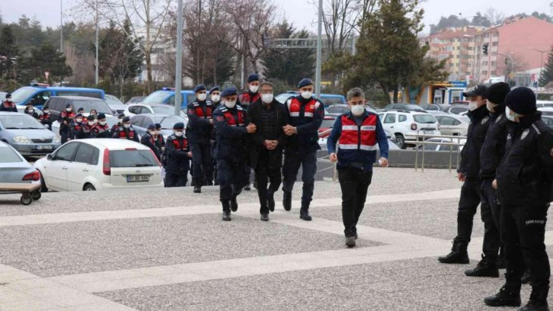 Cezaevlerindeki terör örgütü üyelerine finans sağlayan 7 kişi adliyeye sevk edildi