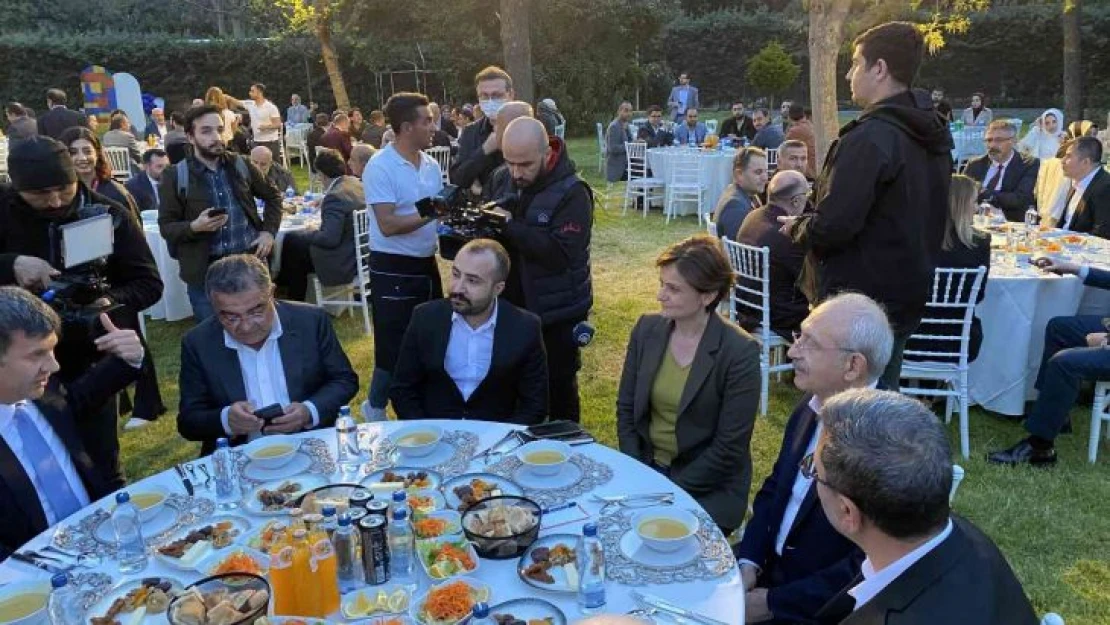 CHP Genel Başkanı Kılıçdaroğlu Kadıköy'de dernek üyeleri ile iftar yaptı