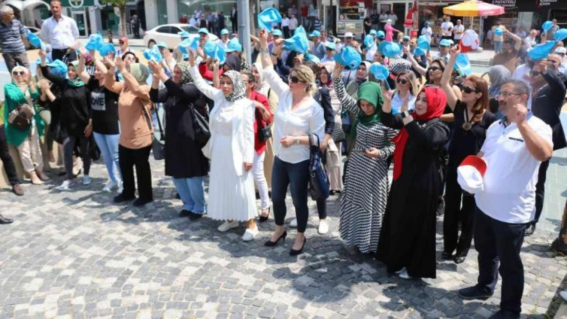 CHP'li Başkan Özcan'a kadınların tepkileri sürüyor