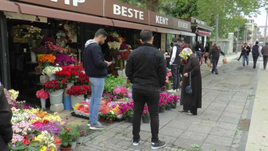 Çiçekçilerde 'Anneler Günü' yoğunluğu