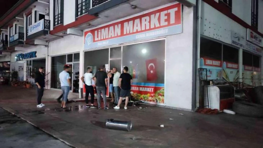 Çıkan yangında marketi küle dönmekten böyle kurtardılar