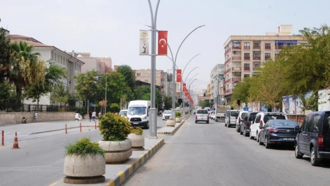 Cizre'de yanıyor, termometreler 50 dereceye ulaştı