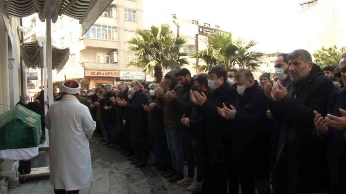 Çocuğuyla fotoğraf çektikten birkaç saat sonra intihar eden polis son yolculuğuna uğurlandı