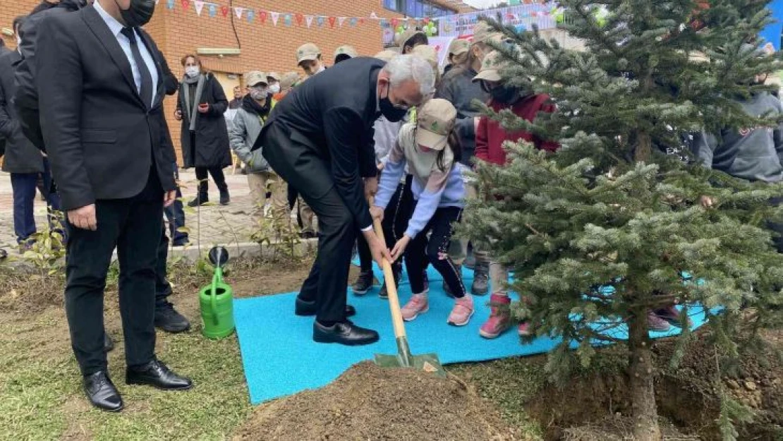 Çocuklara doğa sevgisini tiyatro ile anlattılar