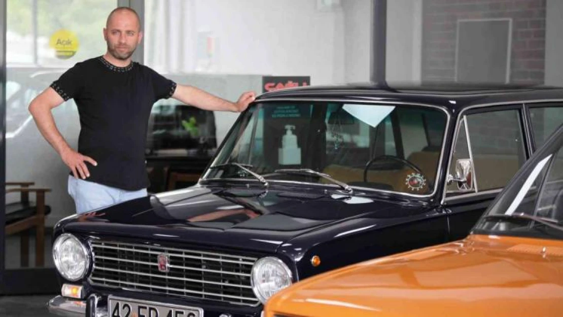Çocukluk hayali 1975 model arabayı aldı, yurt dışından getirdiği parçalarla topladı