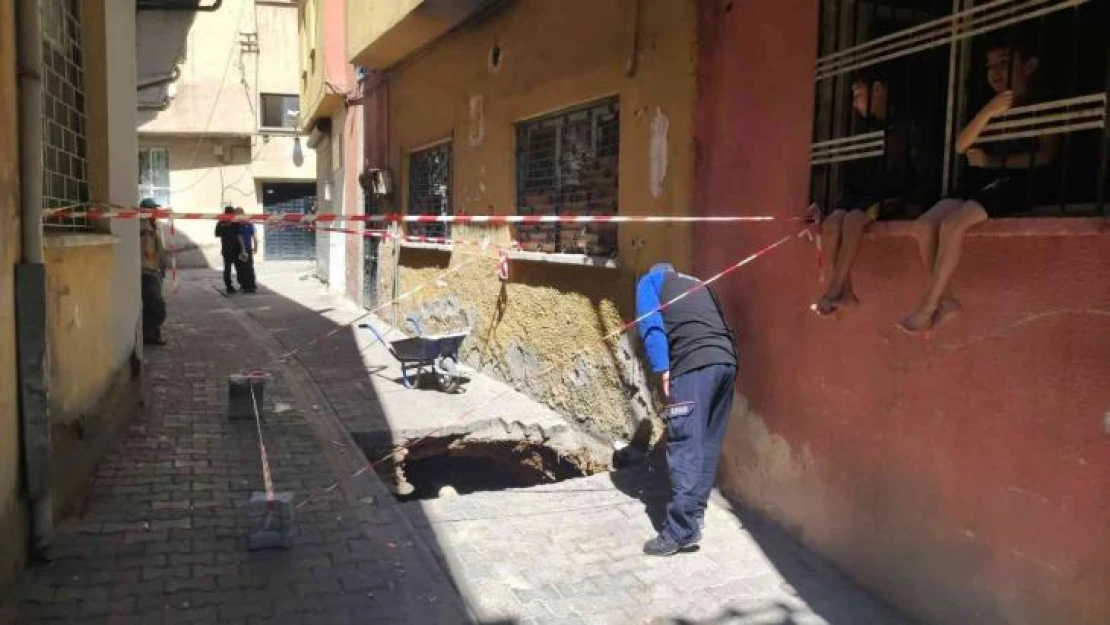 Çöken yolda Roma Dönemi'ne ait tünel ortaya çıktı