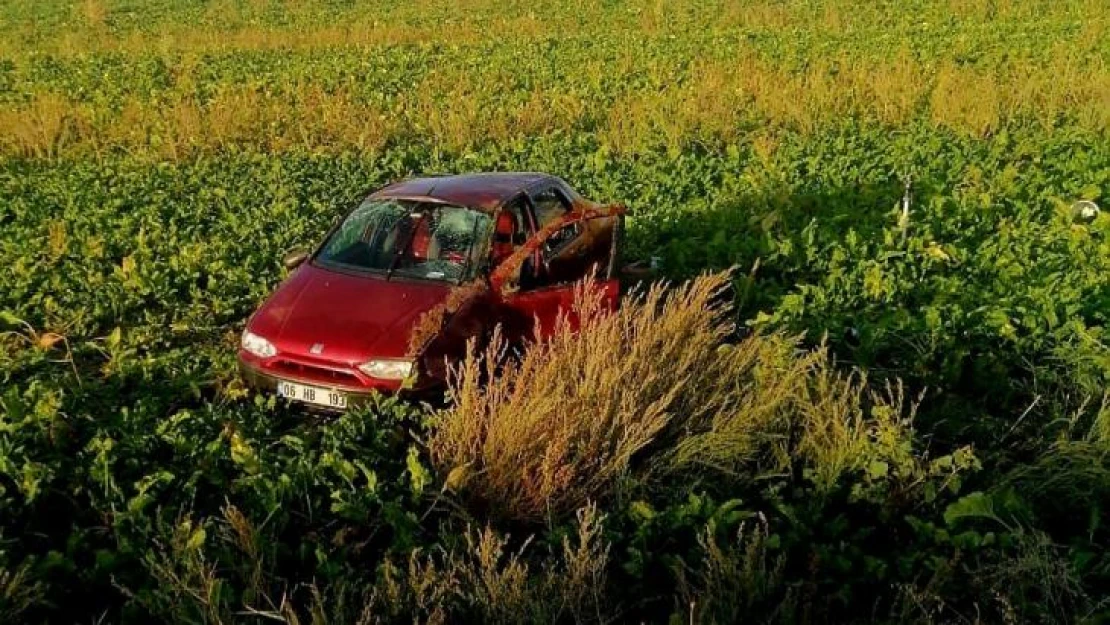 Çorum'da otomobil tarlaya uçtu: 2 yaralı