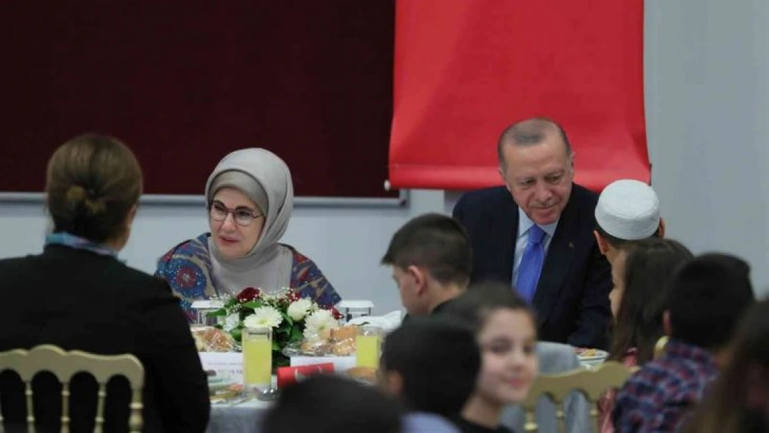 Cumhurbaşkanı Erdoğan çocuklarla iftar yaptı