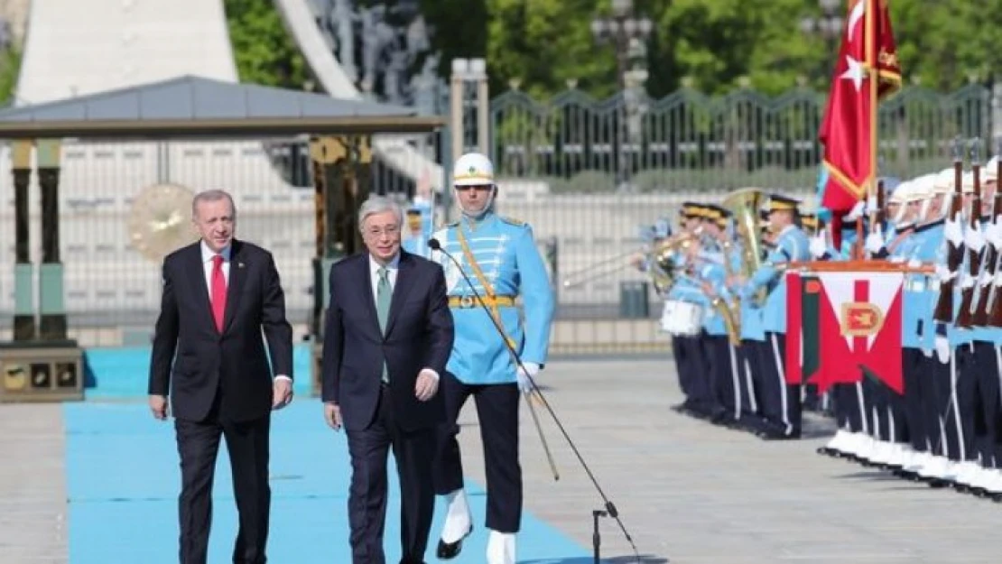 Cumhurbaşkanı Erdoğan, Kazakistan Cumhurbaşkanı Tokayev'i resmi törenle karşıladı