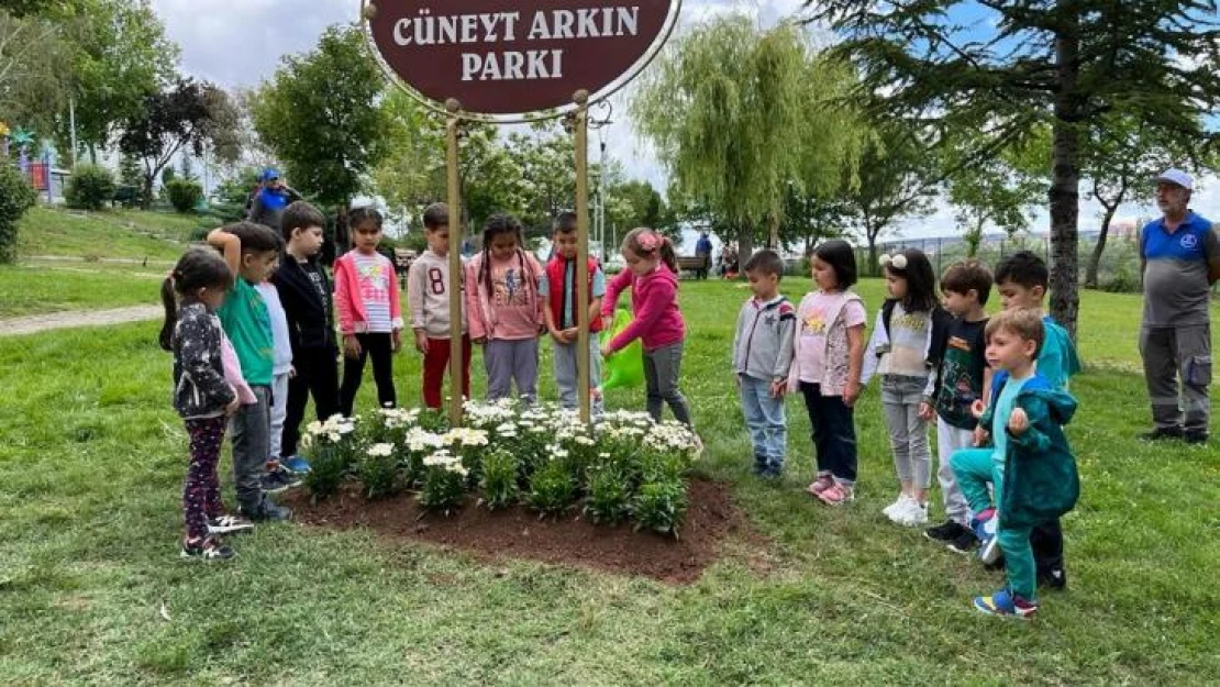 Cüneyt Arkın'ın isteğini minikler gerçekleştirdi