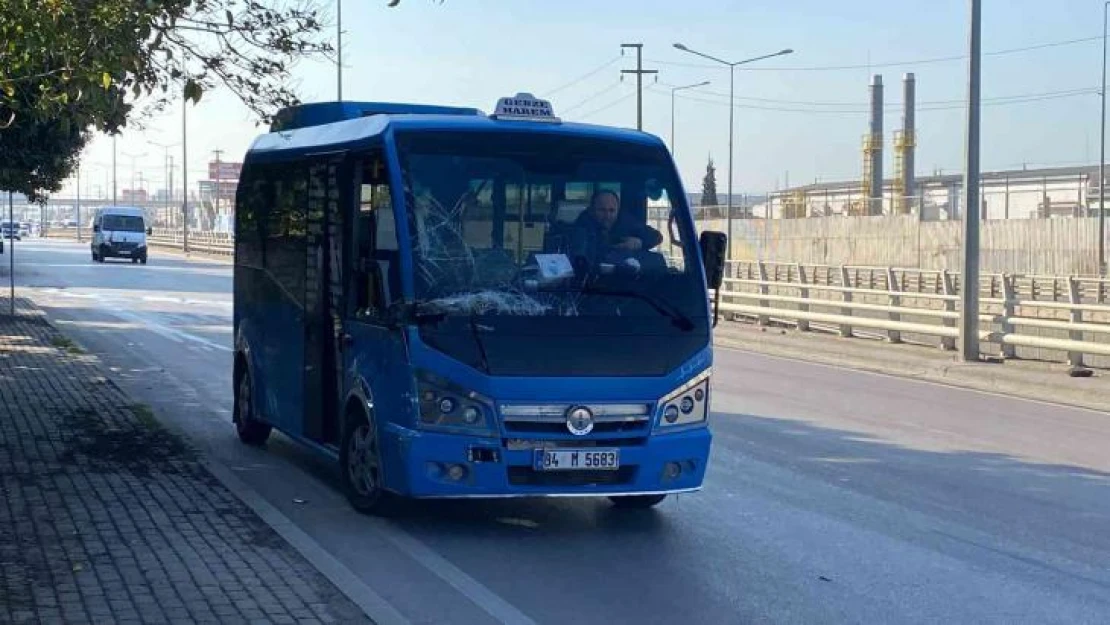 D-100 yan yolda iki araç çarpıştı: 6 yaralı