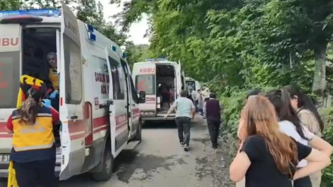 Dekanları taşıyan otobüs kaza yaptı: 1 dekan öldü, 19 yaralı