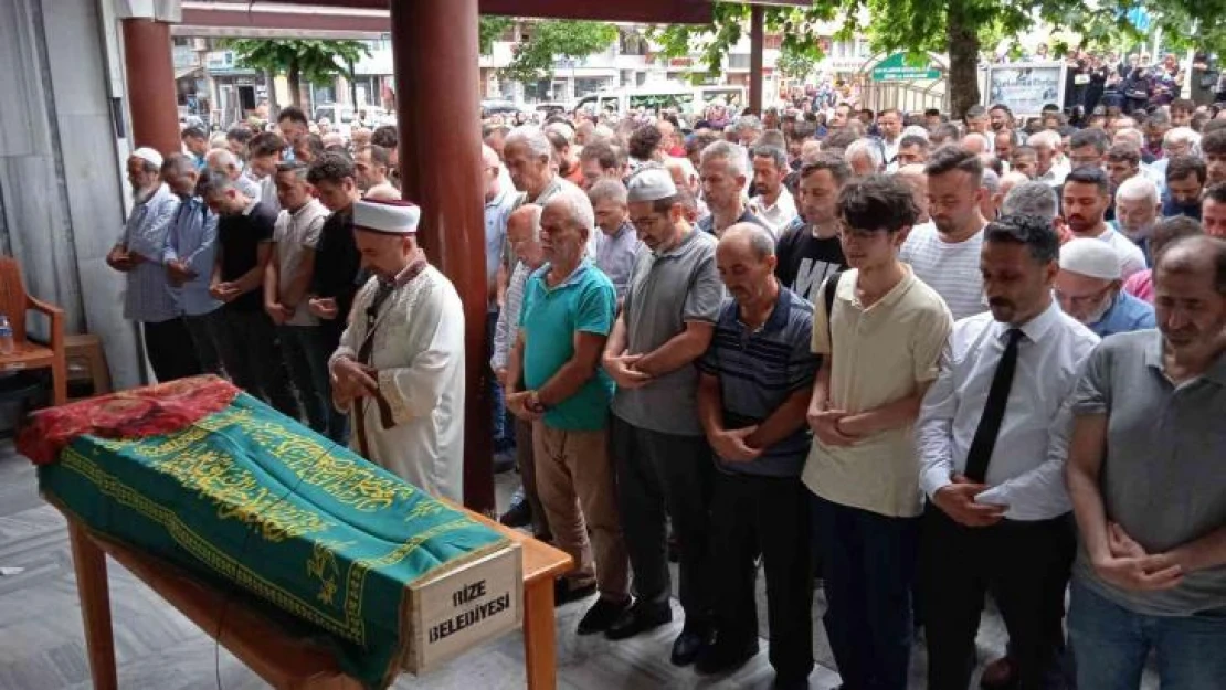 Denizde boğulan genç kız son yolculuğuna uğurlandı