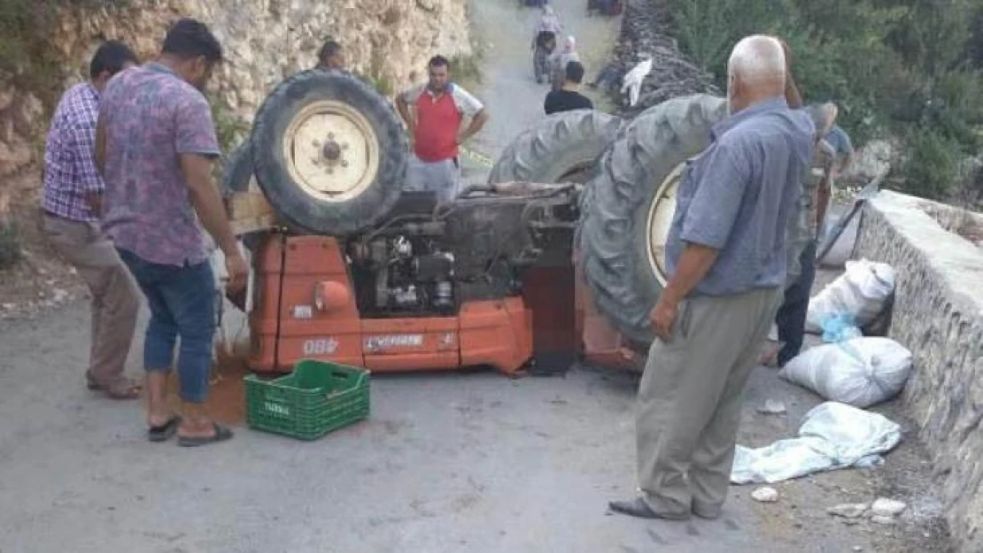 Devrilen traktörün altında kalan yaşlı adam hayatını kaybetti