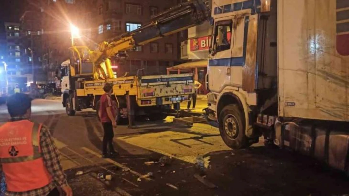 Dinamit yüklü tır 6 saat sonra kaldırılarak yol trafiğe tekrardan açıldı