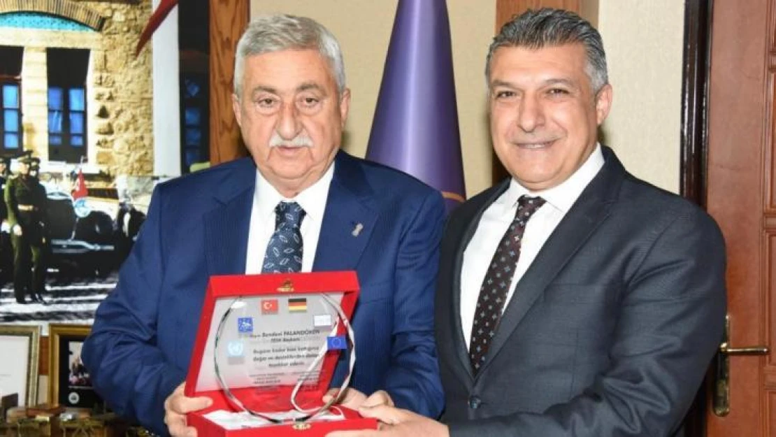 Diplomatlar birliğinden Palandöken'e plaket