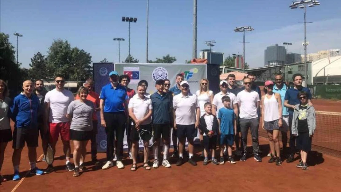 Dışişleri Bakan Yardımcısı Kaymakcı tenis oynadı