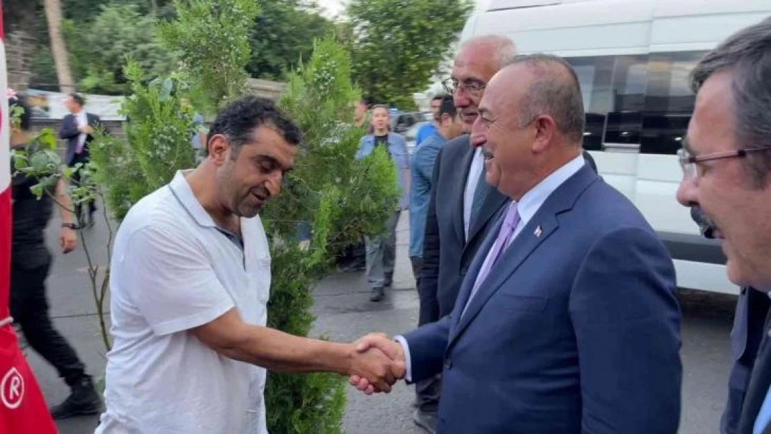 Dışişleri Bakanı Çavuşoğlu, Diyarbakır esnafıyla bir araya geldi