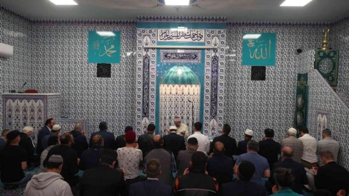 Diyanet İşleri Başkanı Erbaş, Brüksel'de teravih namazı kıldırdı