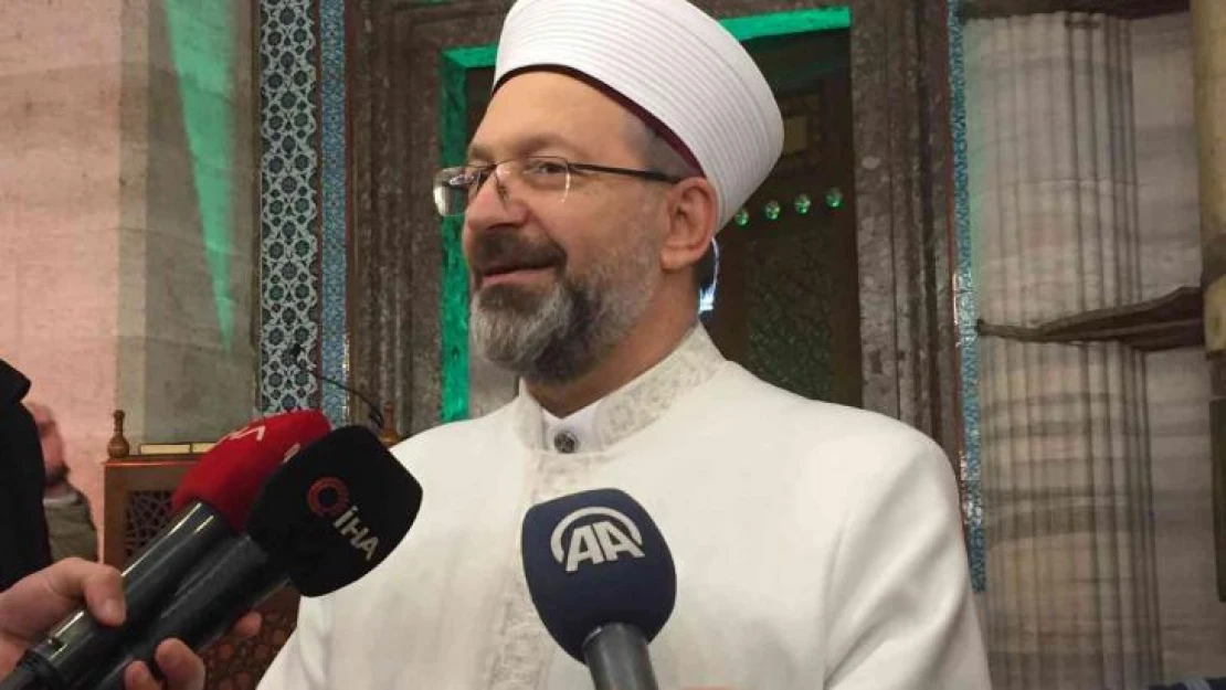 Diyanet İşleri Başkanı Erbaş, bayram namazında İngilizce hutbe okudu