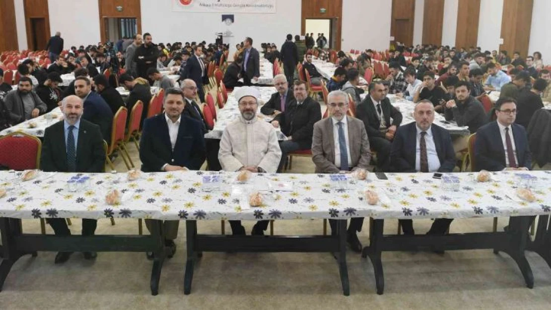 Diyanet İşleri Başkanı Erbaş, gençlerle iftarda buluştu