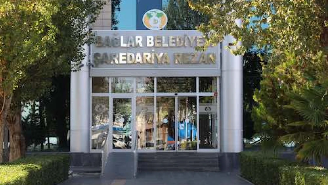 Diyarbakır Bağlar Belediyesi yöneticileriyle polis arasında 'müdahale' gerginliği