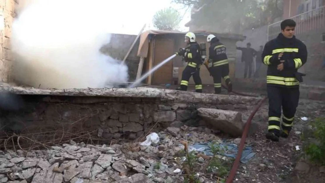 Diyarbakır'da öldüren şahsın yakınları, şüpheli şahsın evini ateşe verdi