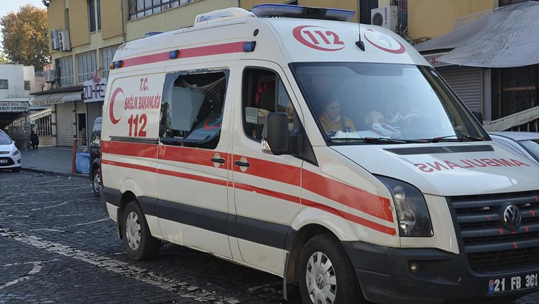 Diyarbakır'daki terör saldırısında yaralanan polis şehit oldu