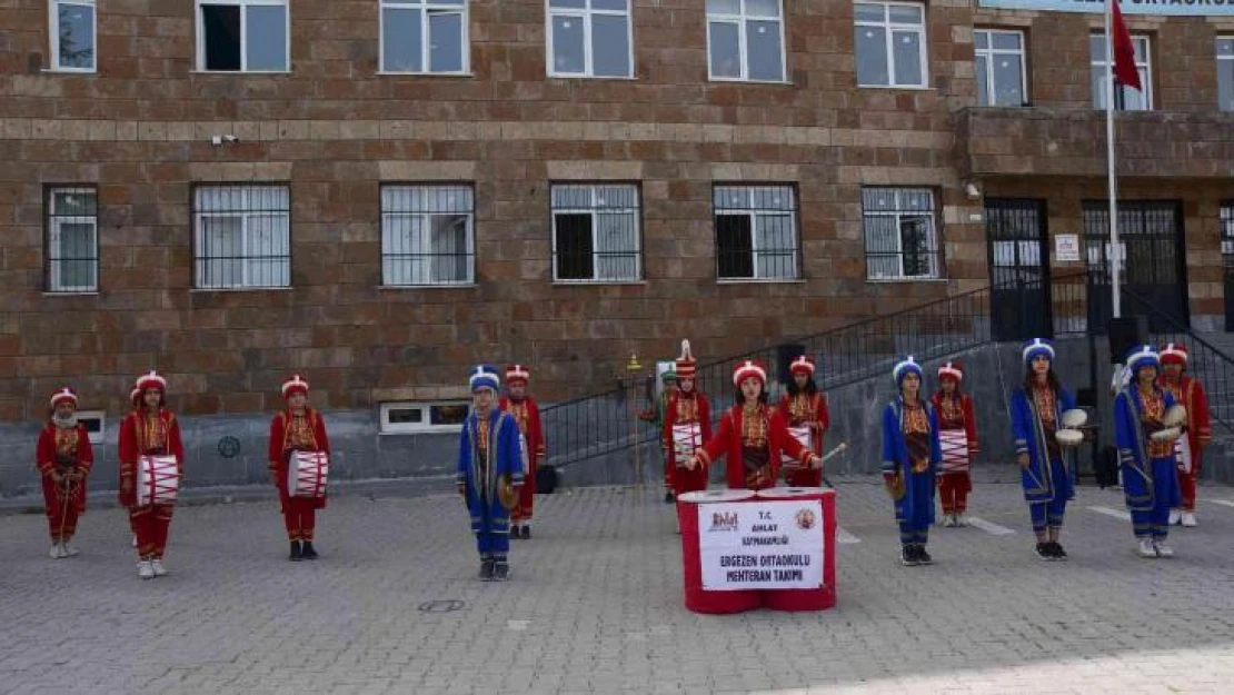 Doğu Anadolu Bölgesi'nin ilk ve tek minik mehteran takımı etkinliklere renk katıyor