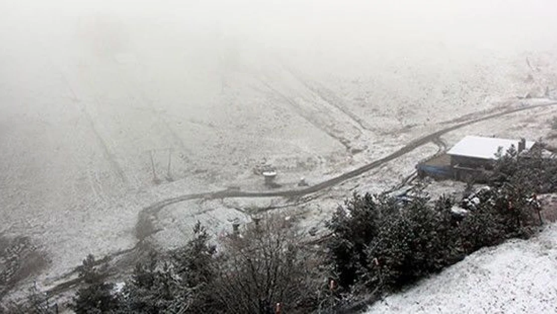 Doğu Karadeniz'de kar ulaşımı olumsuz etkiledi