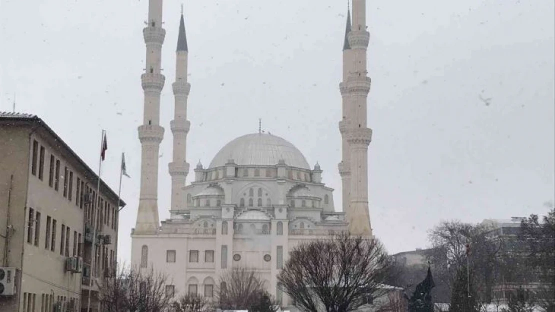 Doğunun Çukurova'sı yeniden beyaza büründü