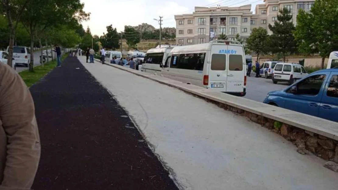 Dolmuşçuların yolcu alma meselesinden çıkan kavgada kan aktı