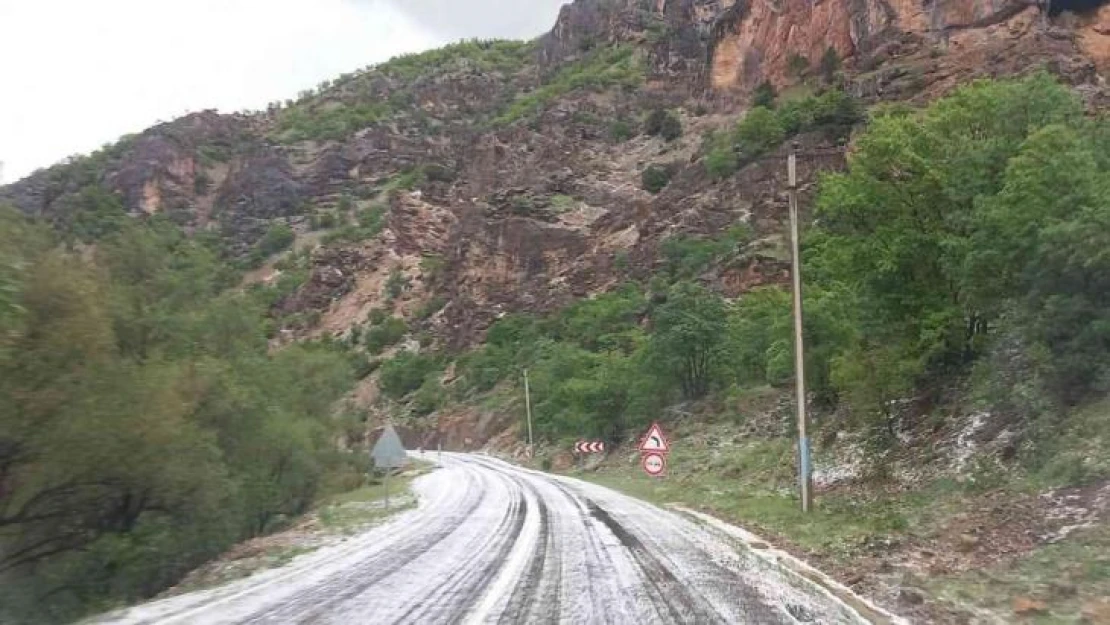 Dolu, Tunceli-Erzincan karayolunu beyaza bürüdü