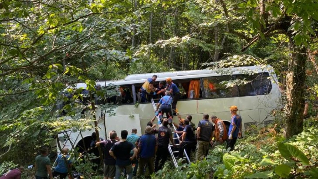 Domaniç-İnegöl Karayolunda otobüs kazası: 1 ölü, 28 yaralı (1)