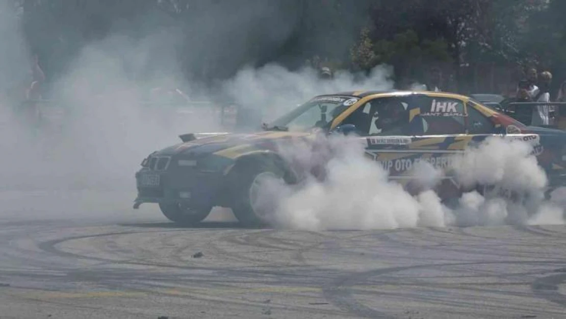 Driftçilerin gösterileri nefes kesti, o anlar dron ile görüntülendi