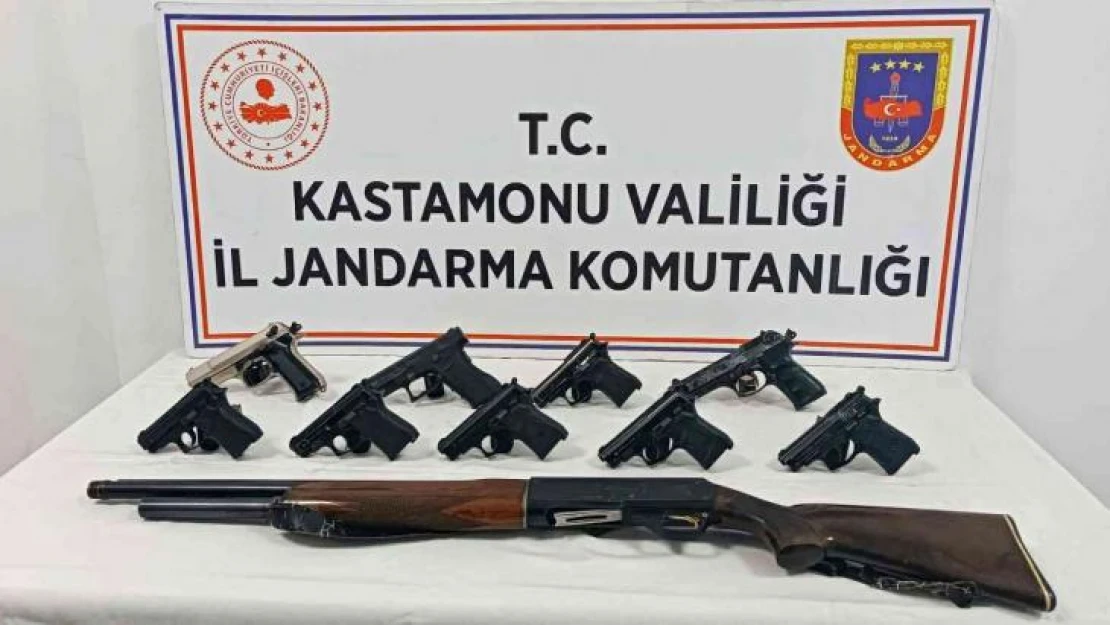 Düğünde havaya ateş açan şahıslara jandarma baskını: 11 silaha el konuldu