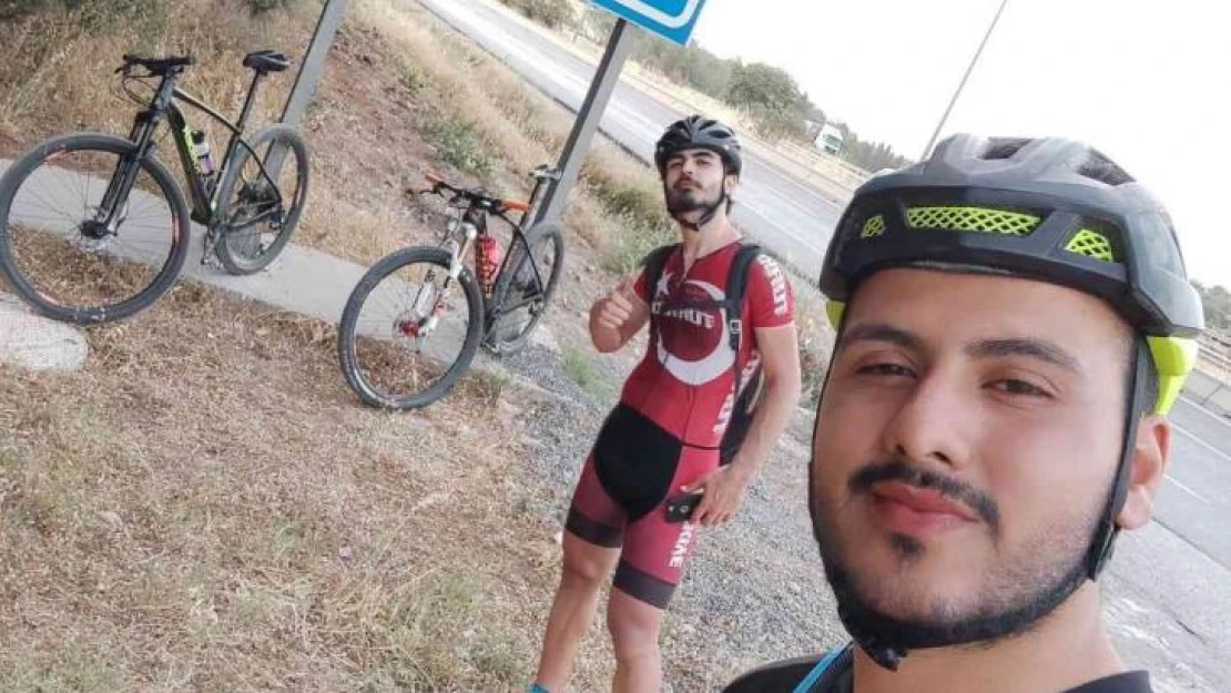 Dünya Bisiklet Günü için 1 günde 416 kilometre pedal çevirerek Eskişehir'den İzmir'e ulaştılar