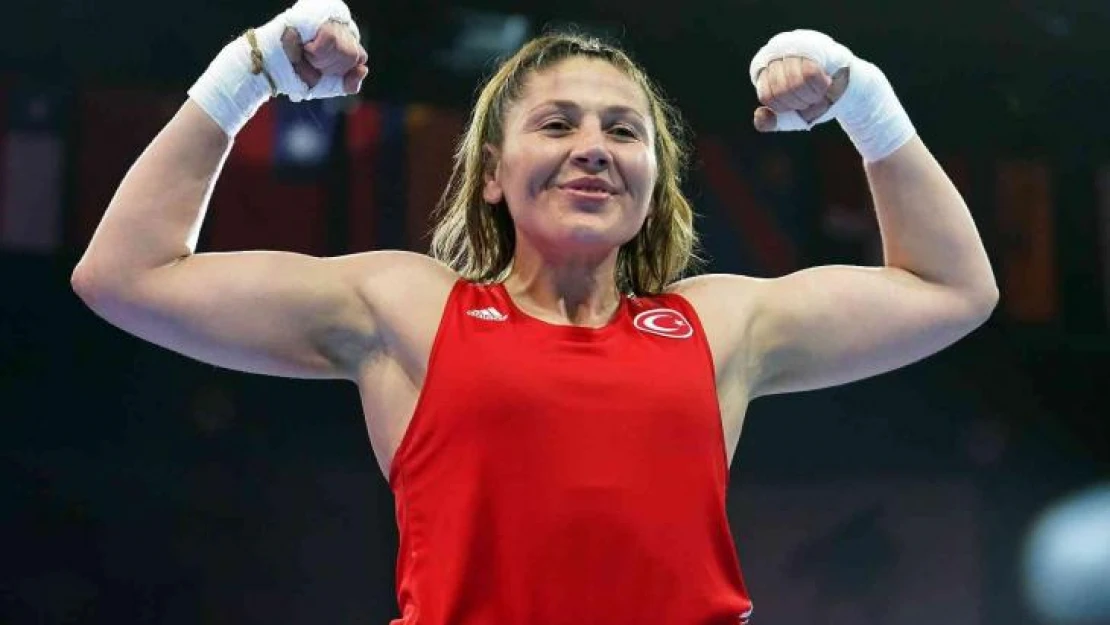 Dünya Kadınlar Boks Şampiyonası yarı final karşılaşmasında 81 kiloda ringe çıkan Şennur Demir, Polonyalı Lidia Maria Fidura'yı mağlup ederek finale yükseldi.