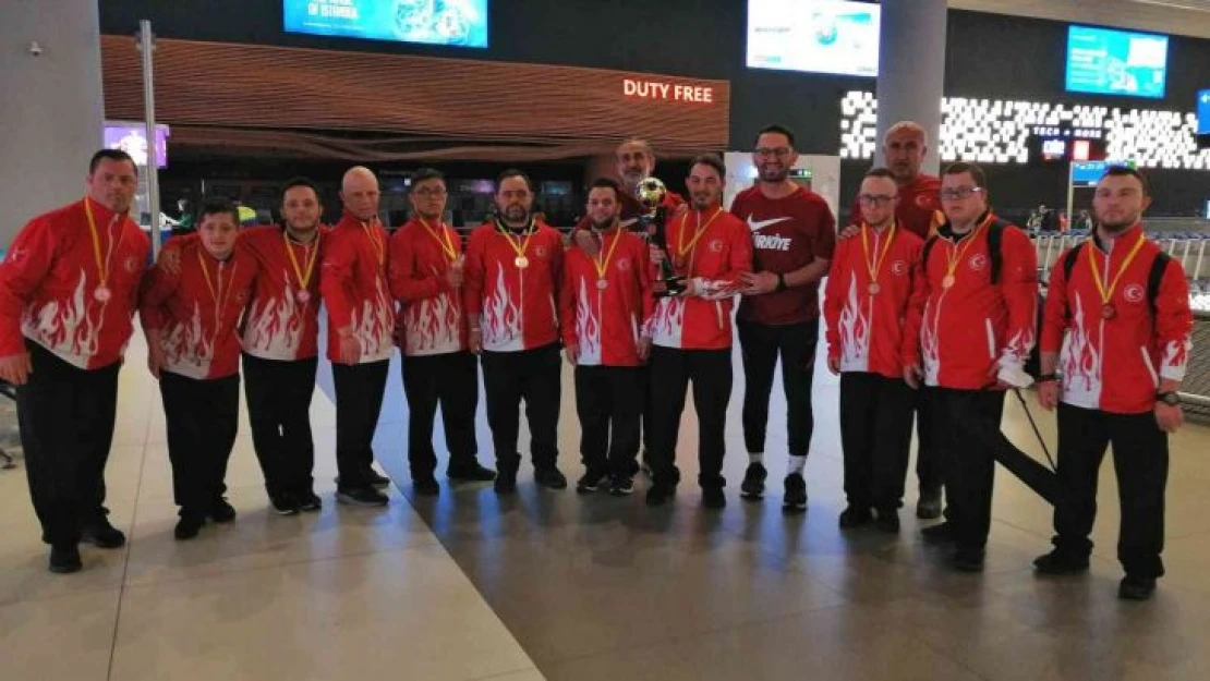 Dünya üçüncüsü olan Türkiye Down Sendromlu Futsal Milli takımı yurda döndü