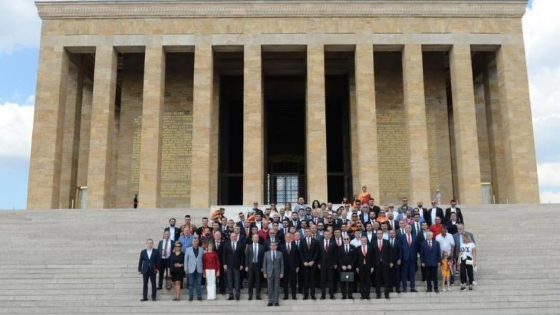 Dursun Özbek, kurullarıyla birlikte Anıtkabir'i ziyaret etti