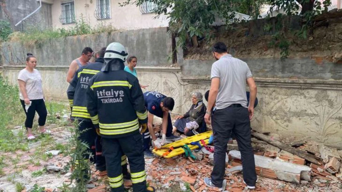 Dut toplamak için üzerine çıktığı bahçe duvarı çöktü