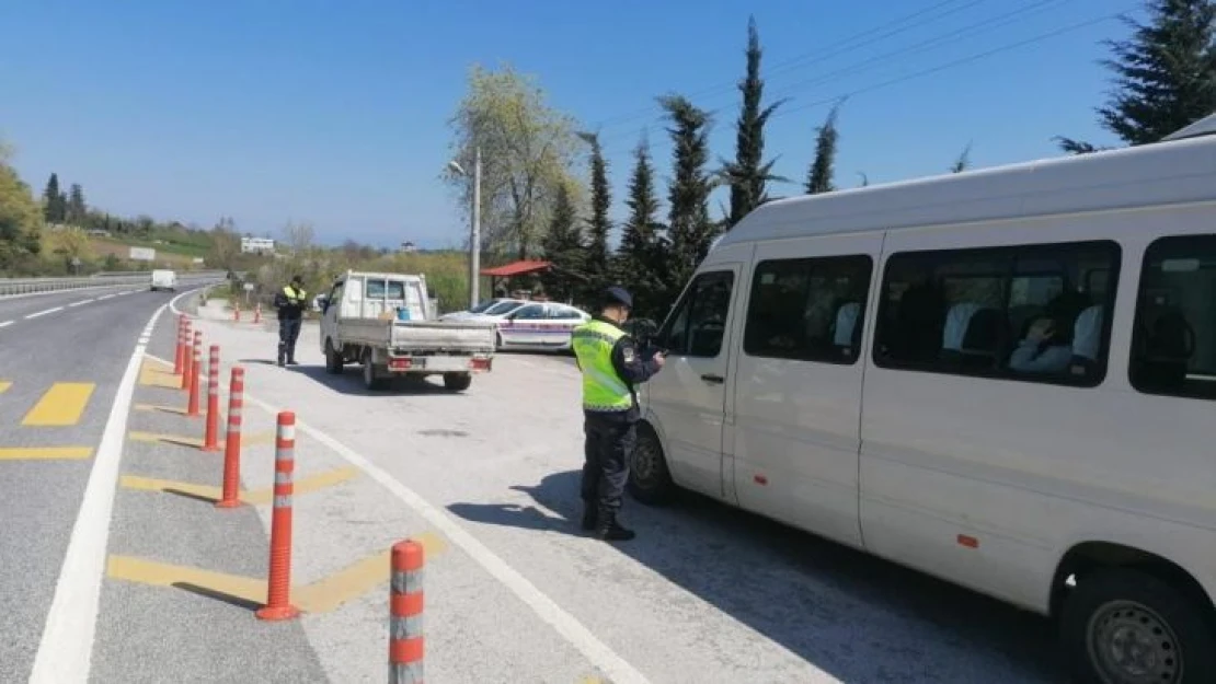 Düzce'de 11 araç 5 sürücü trafikten men edildi