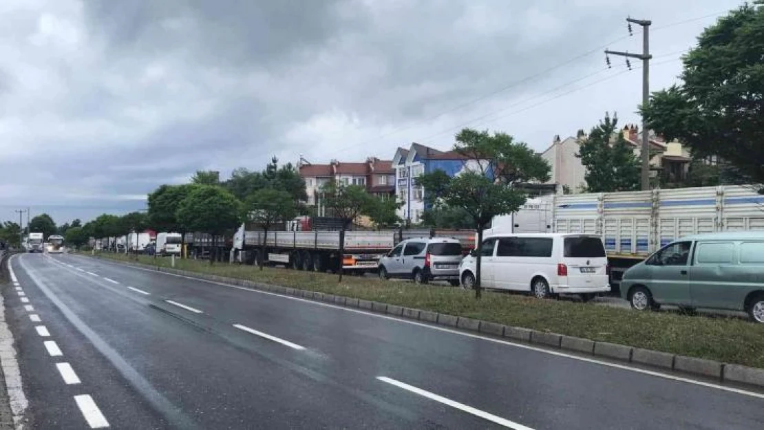 Düzce-Zonguldak yolu sel sebebiyle trafiğe kapandı