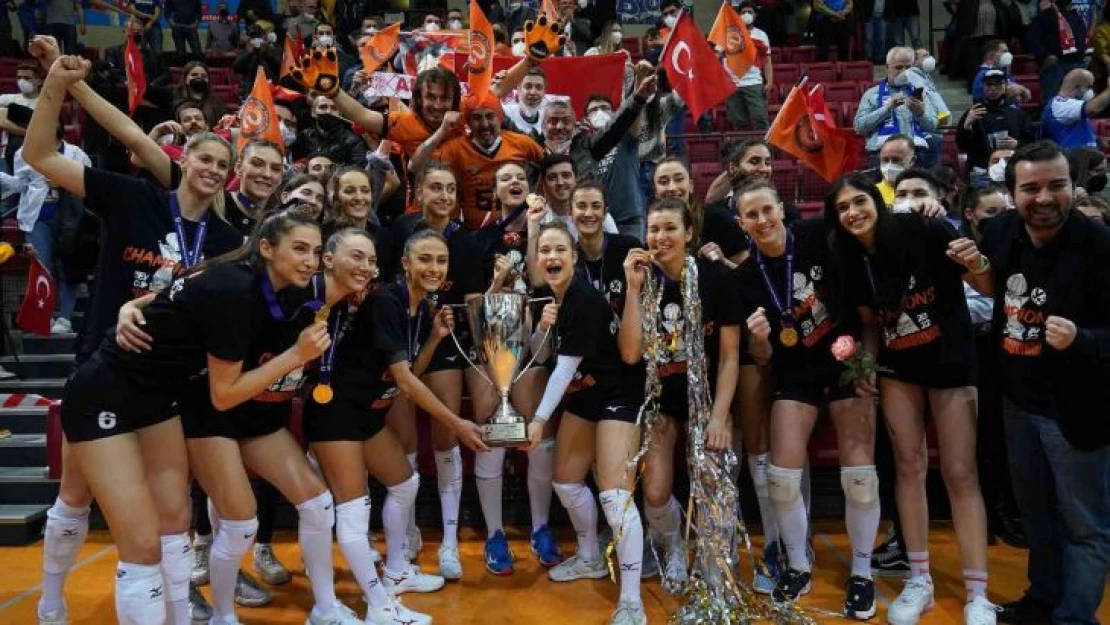 Eczacıbaşı Dynavit, CEV Kupası final maçında deplasmanda karşılaştığı MTV Stuttgart'ı setlerde 3-1 mağlup ederek şampiyon oldu.