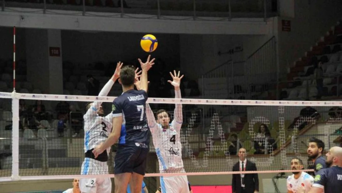 Efeler Ligi: Arkas Spor: 2 - Halkbank: 3