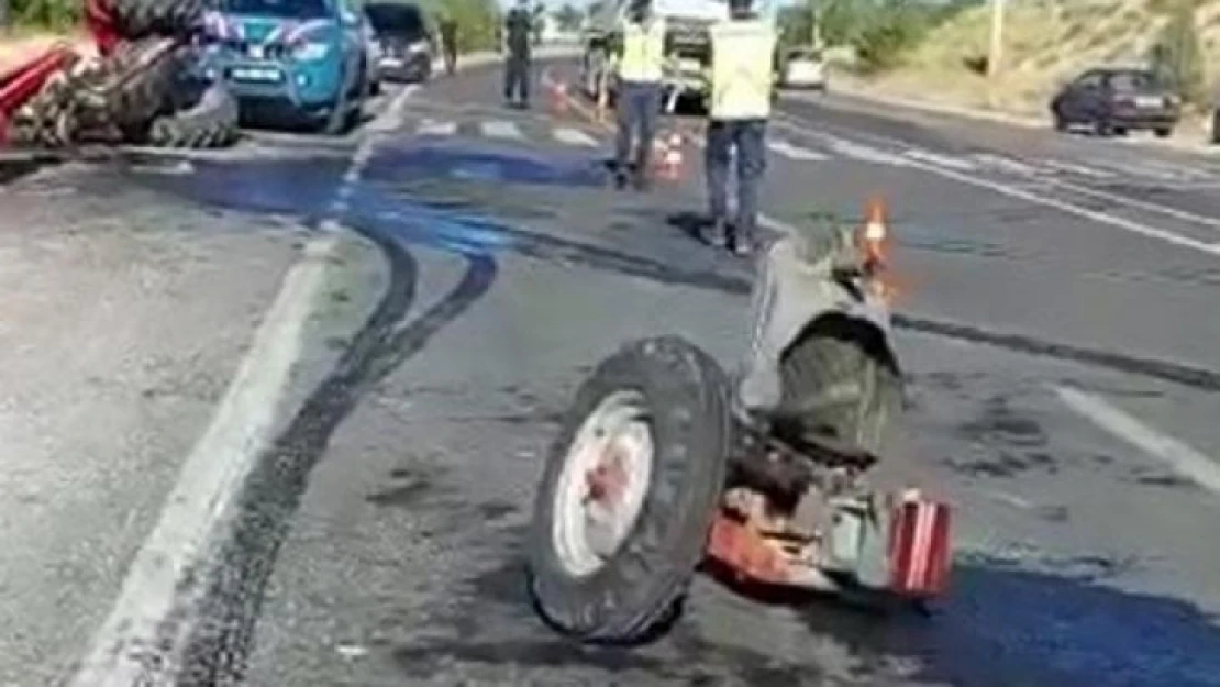 Elazığ'da otomobil ile çarpışan traktör ikiye bölündü:  2 yaralı